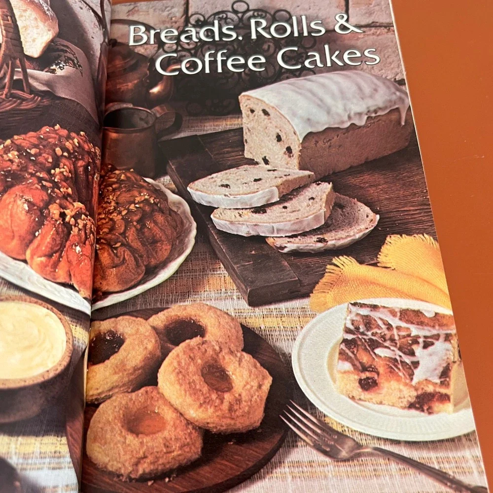 Vintage Pillsbury America's Bake-Off Cookbook 100 Winning Recipes Bake-Off‎ 27